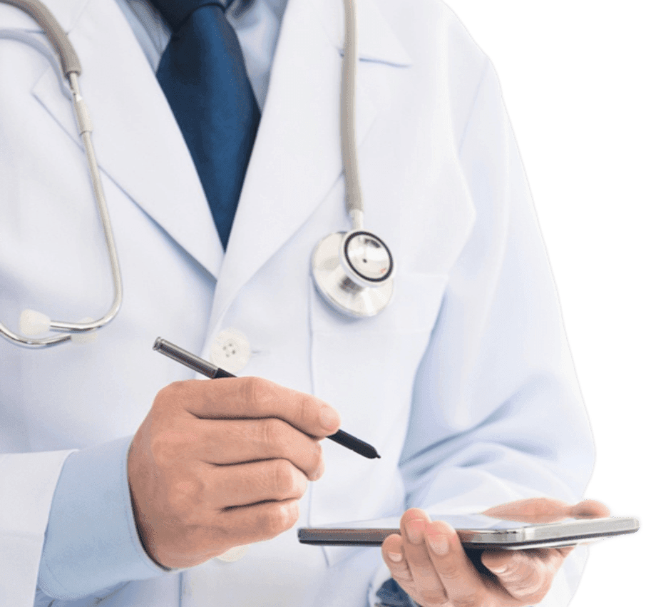 Médico sorridente com estetoscópio